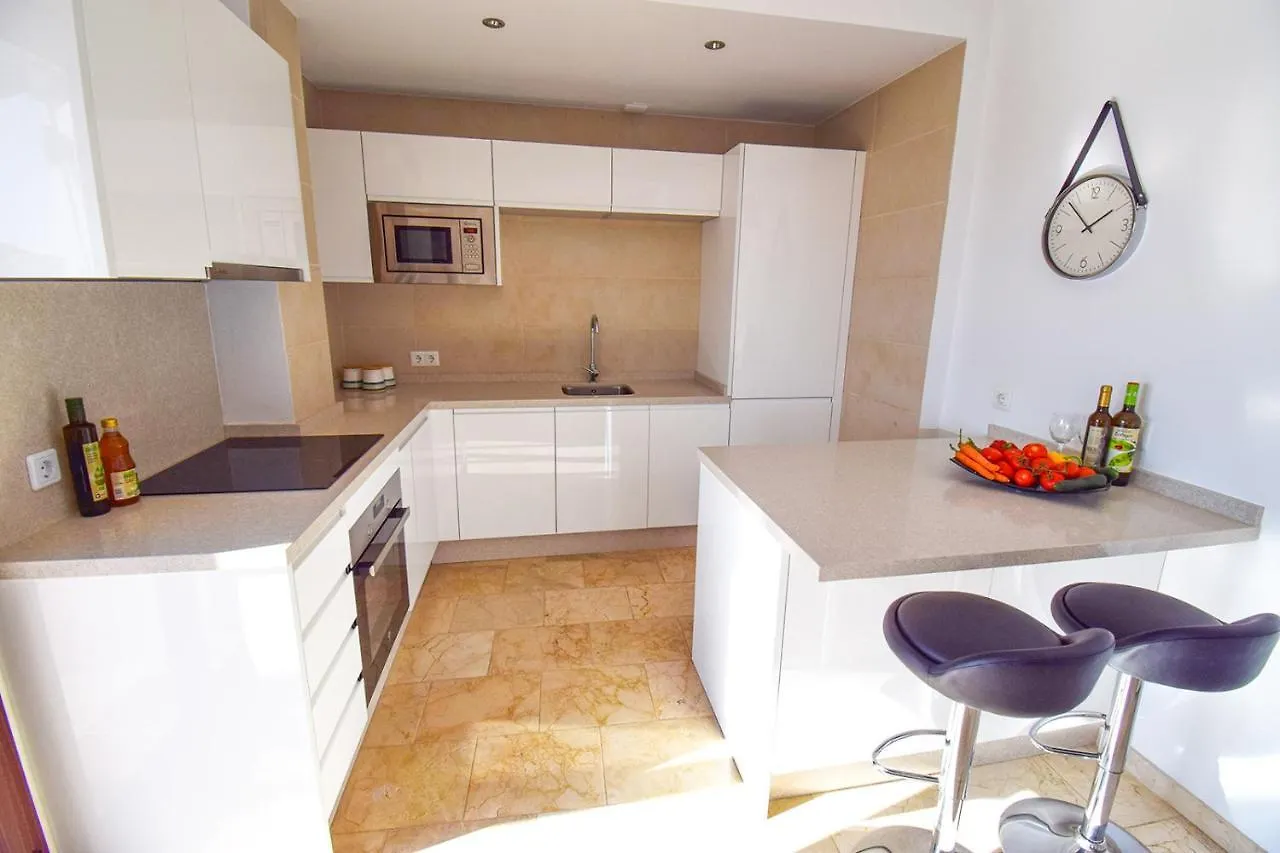 Frigiliana Penthouse: Poolside Retreat with Panoramic Views Apartment