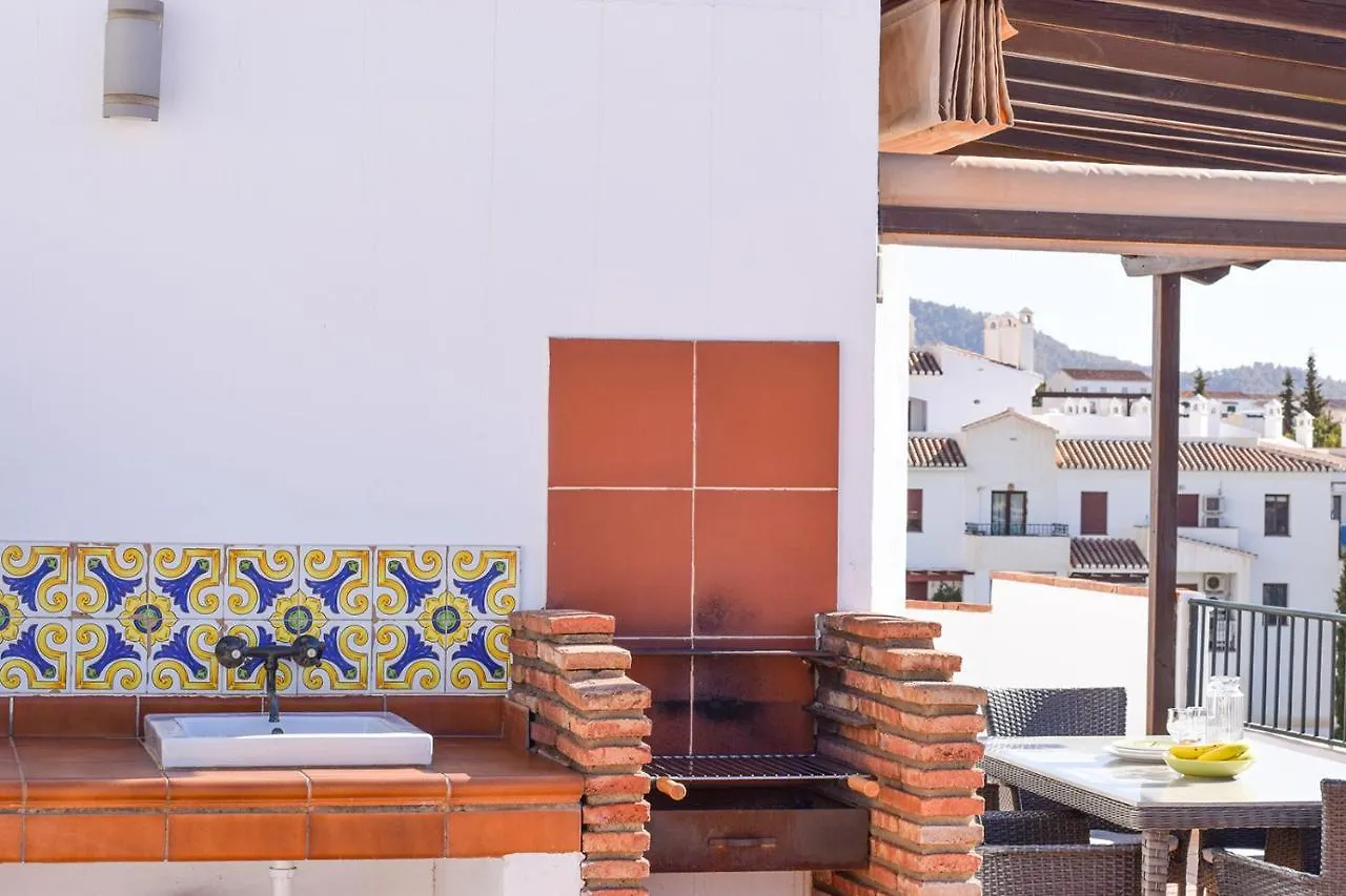 Frigiliana Penthouse: Poolside Retreat with Panoramic Views Apartment
