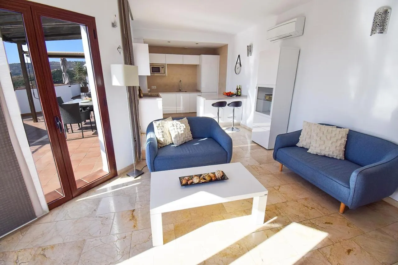 Frigiliana Penthouse: Poolside Retreat with Panoramic Views Apartment