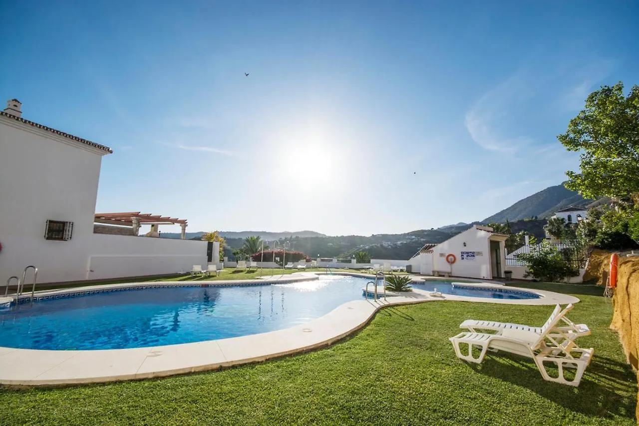 Frigiliana Penthouse: Poolside Retreat with Panoramic Views Apartment 0*,  Spain