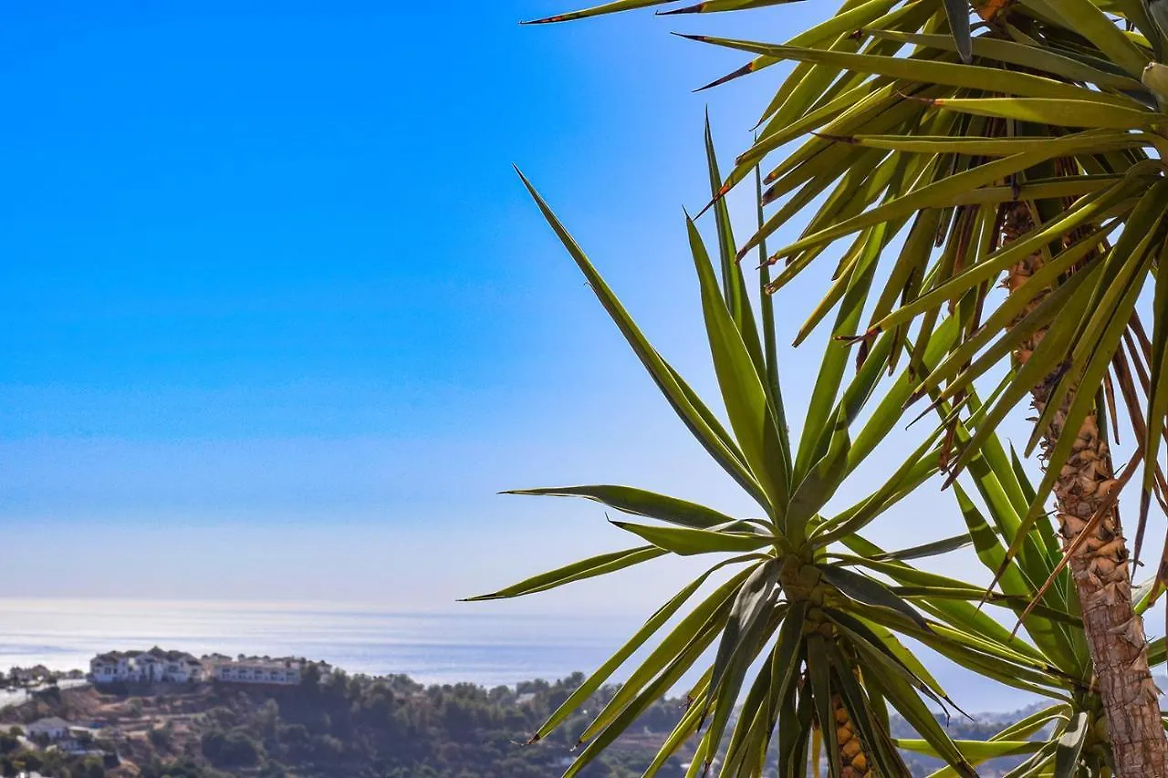 Frigiliana Penthouse: Poolside Retreat with Panoramic Views Apartment